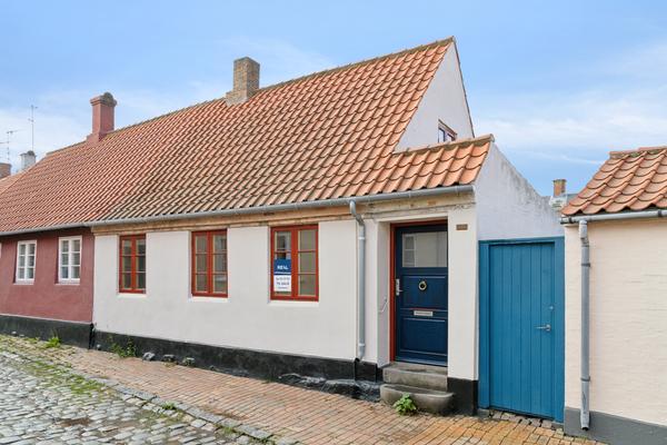 Kirkestræde 18, Rønne Villa