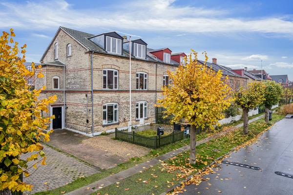 Kongedybs Allé 13, 1. Villa