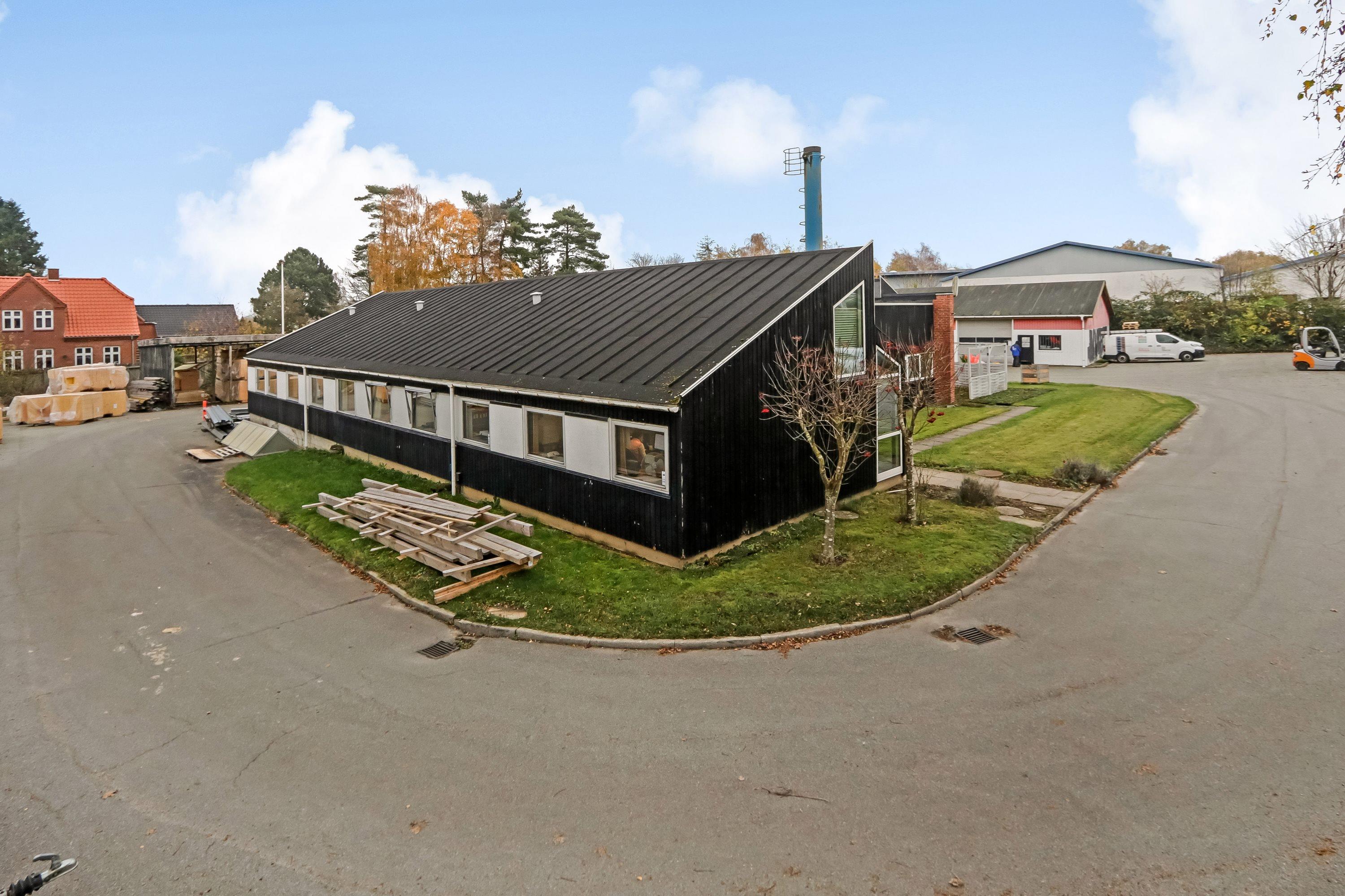 Poslovni prostor, 965 m²
