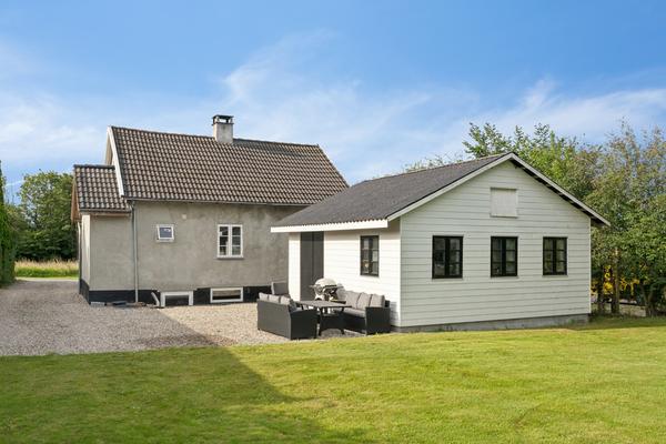 Risegårdsvej 3, Lov Villa