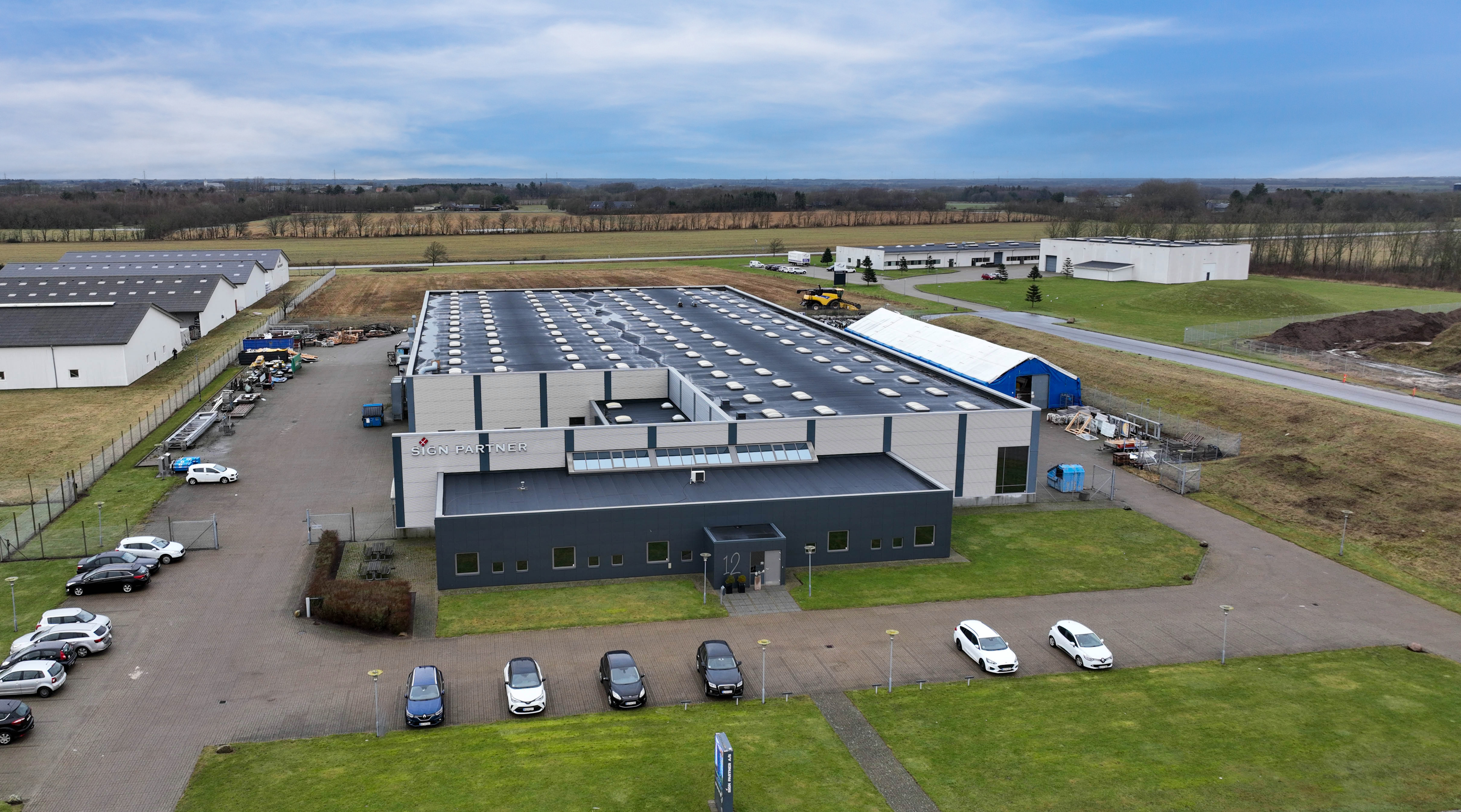 Commercial property, 5214 m²