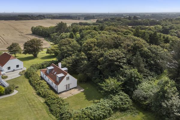 Lyngbakkevej 3, Vennebjerg Villa