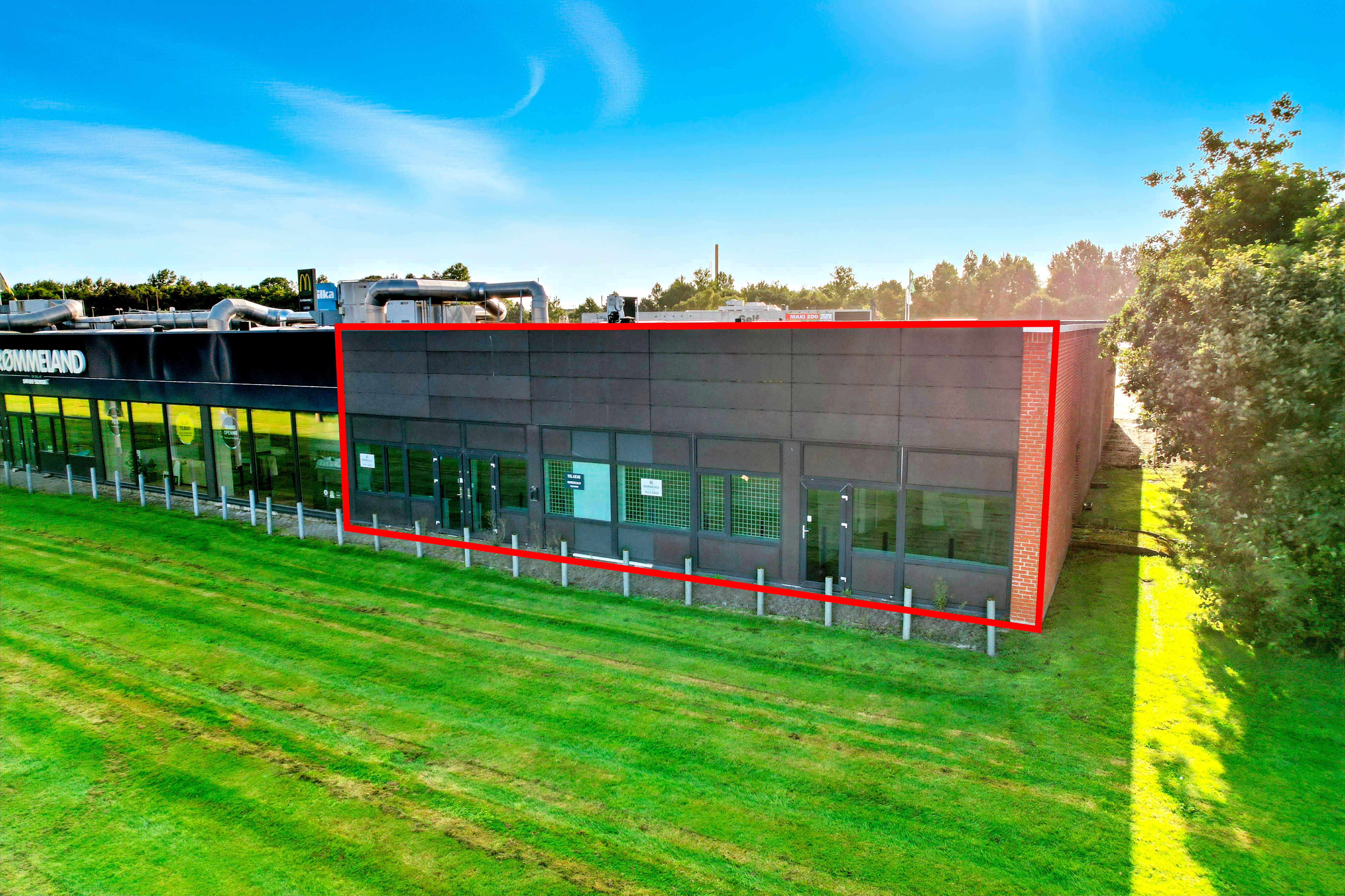 Locale commerciale, 569 m²