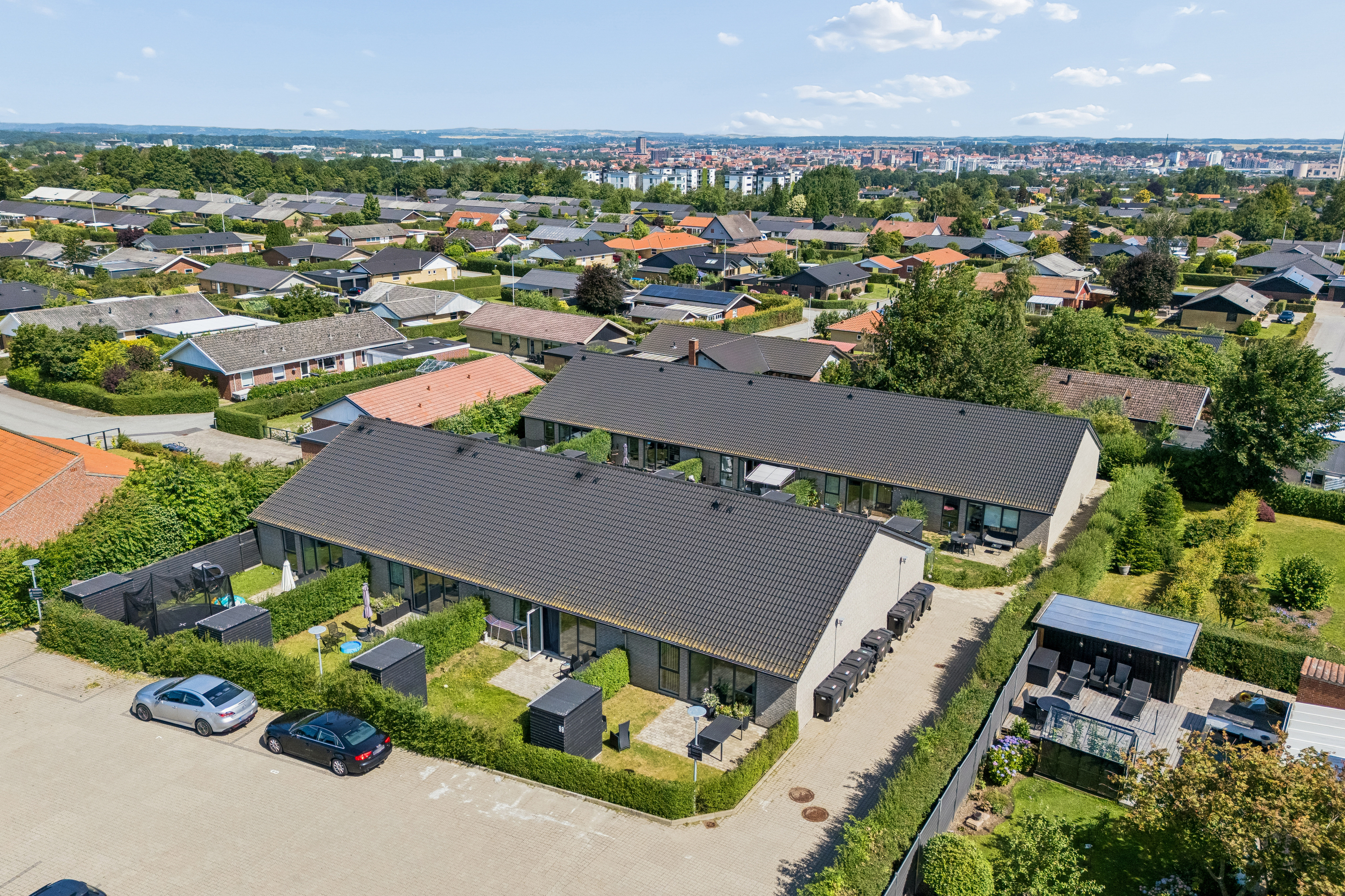 Commercial property, 900 m²