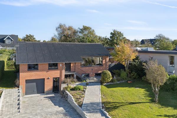 Elmesvinget 5, Gug Villa