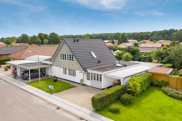 Lilletoftvænget 12, Hjallese Villa