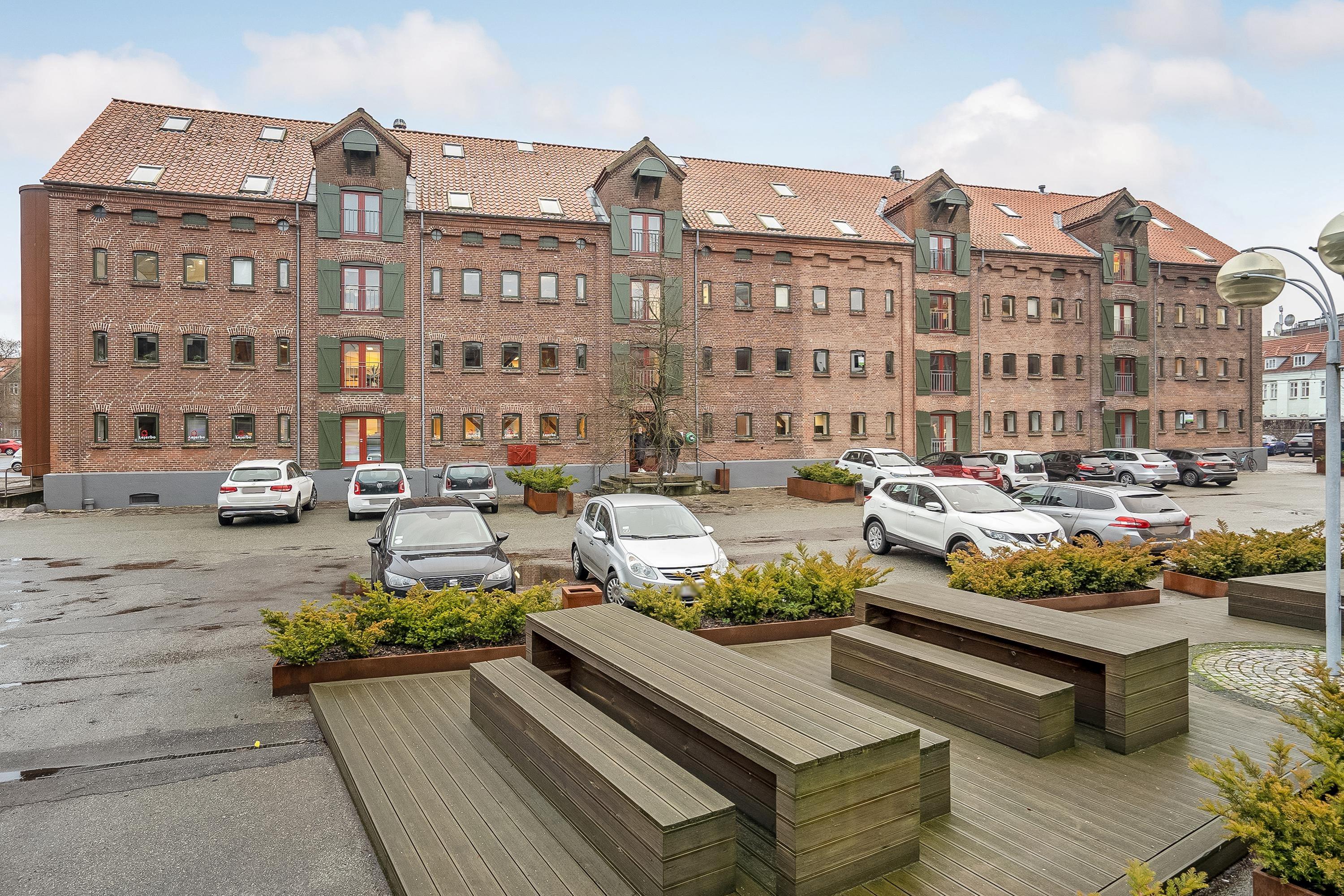 Commercial property, 662 m²
