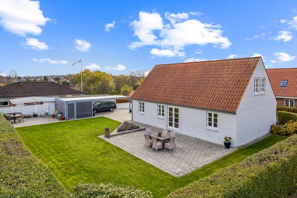 Søbladvej 1,  Villa