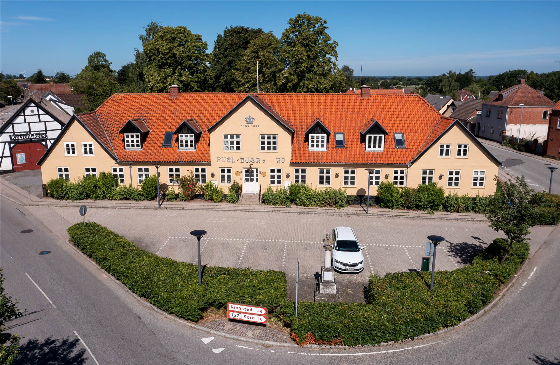 Commercial property, 673 m²
