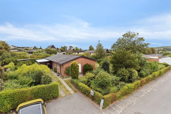 Møllegårdsvej 9, Gug Villa