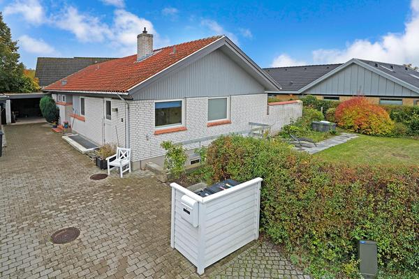 Strandgårdsvej 32, Himmelev Villa