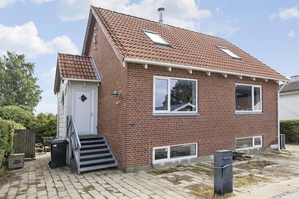 Solsortevej 10 Villa