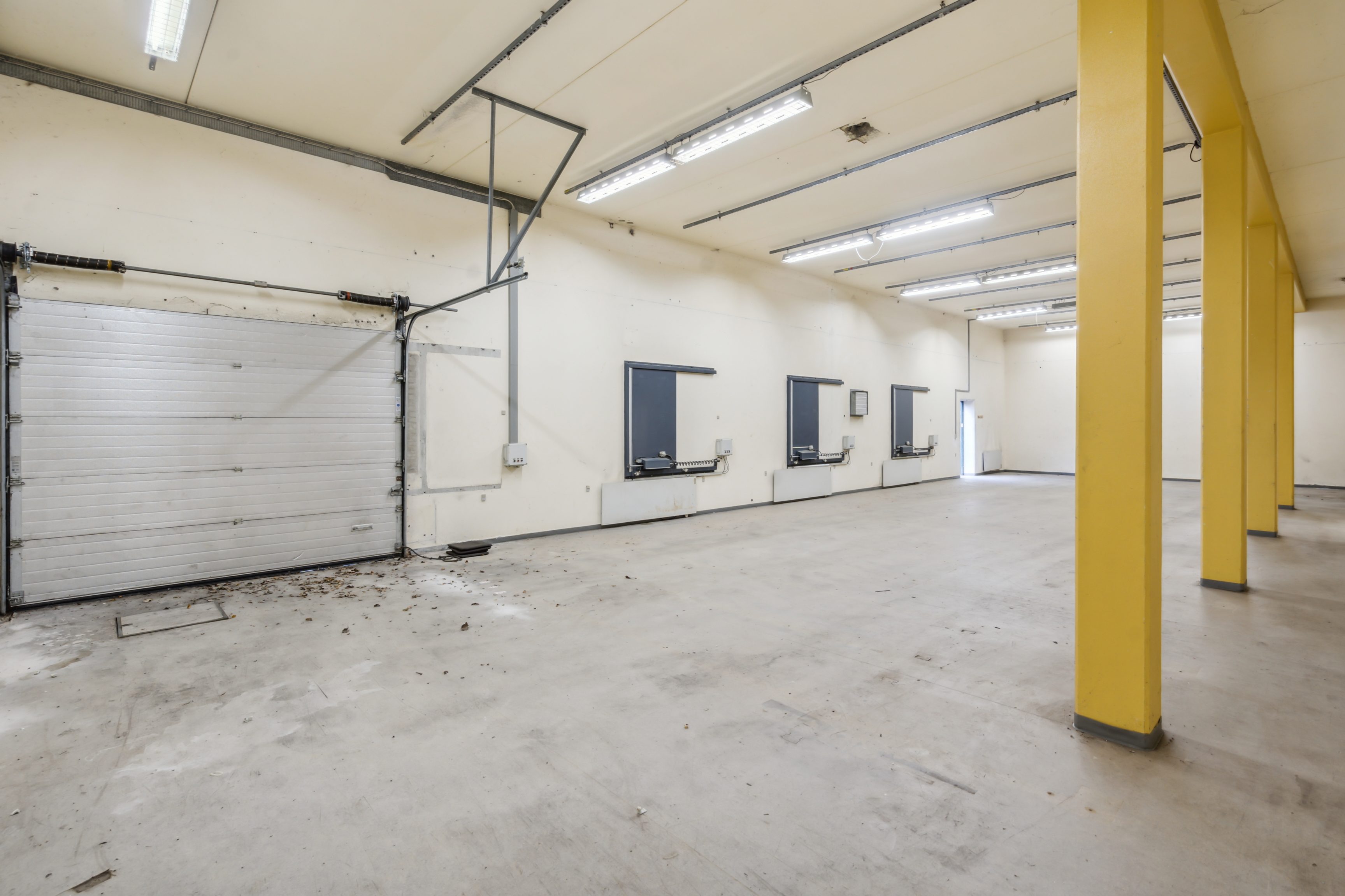 Commercial property, 369 m²
