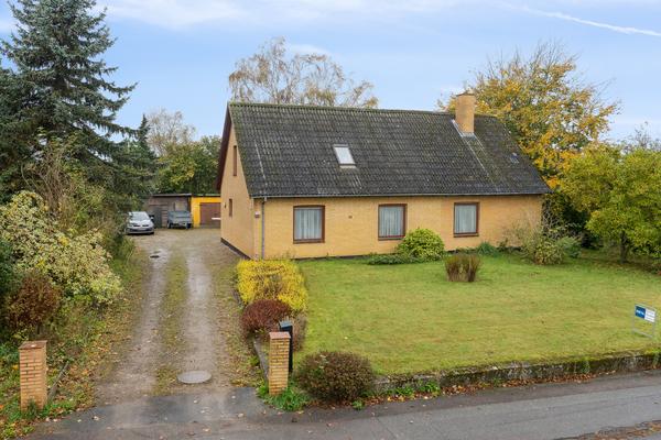 Mønvej 60, Skibinge Villa