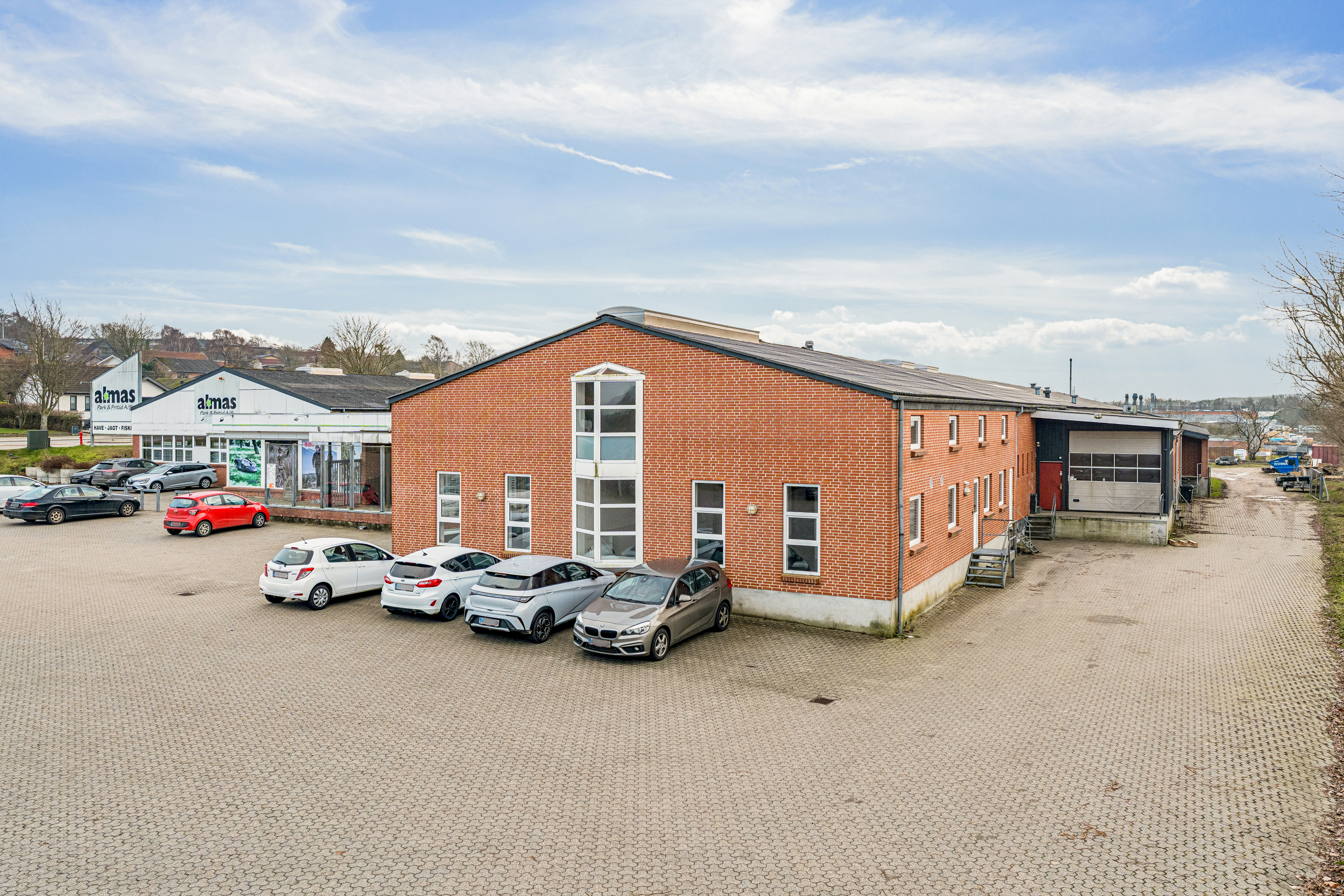 Commercial property, 460 m²