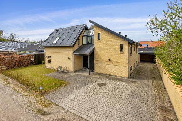 Snævringen 8, Sejs-Svejbæk Villa