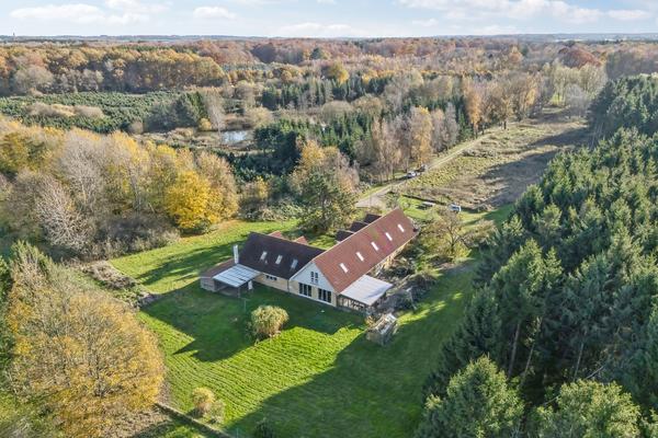 Ovrevej 1,  Landejendom