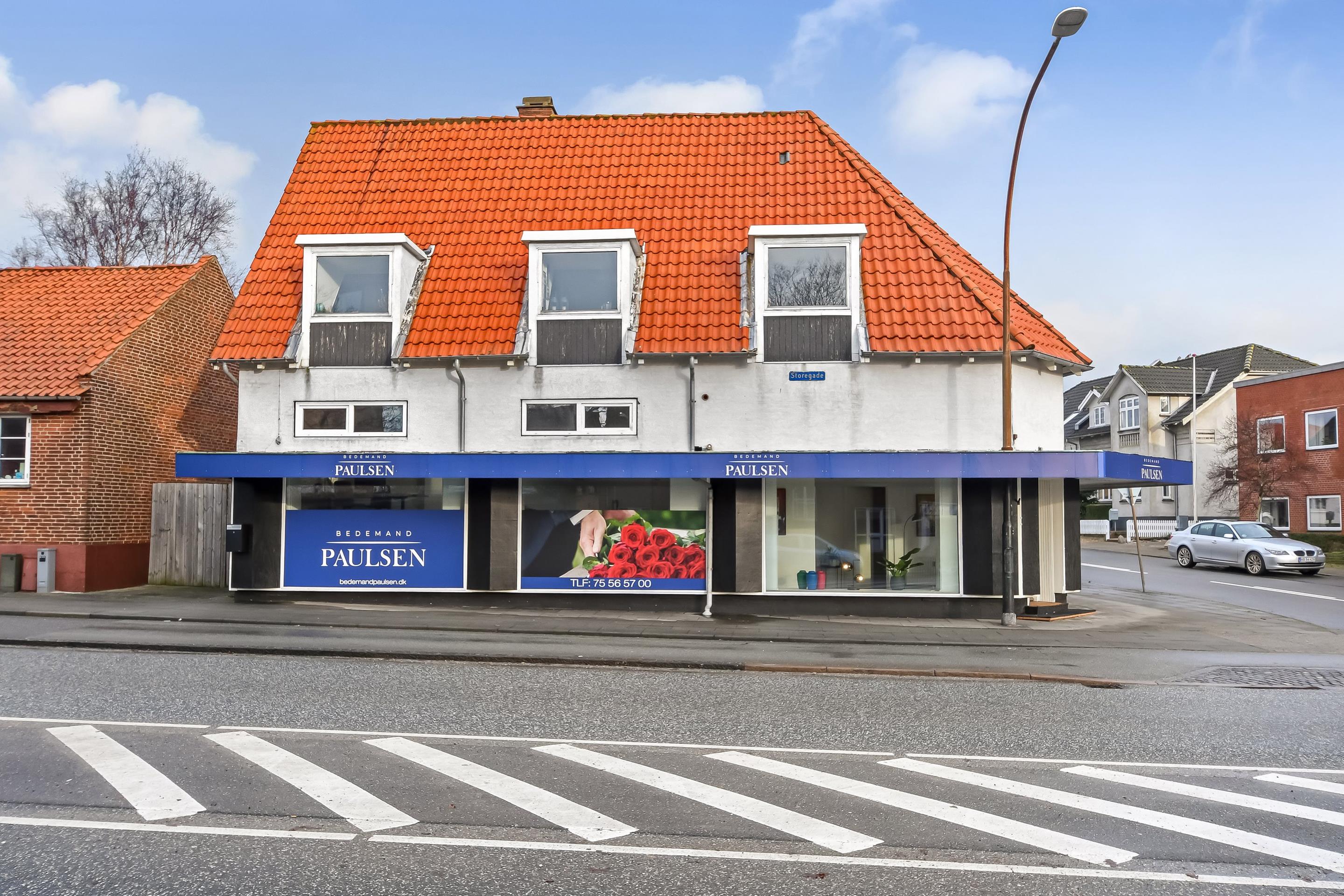 Post kummerċjali, 359 m²