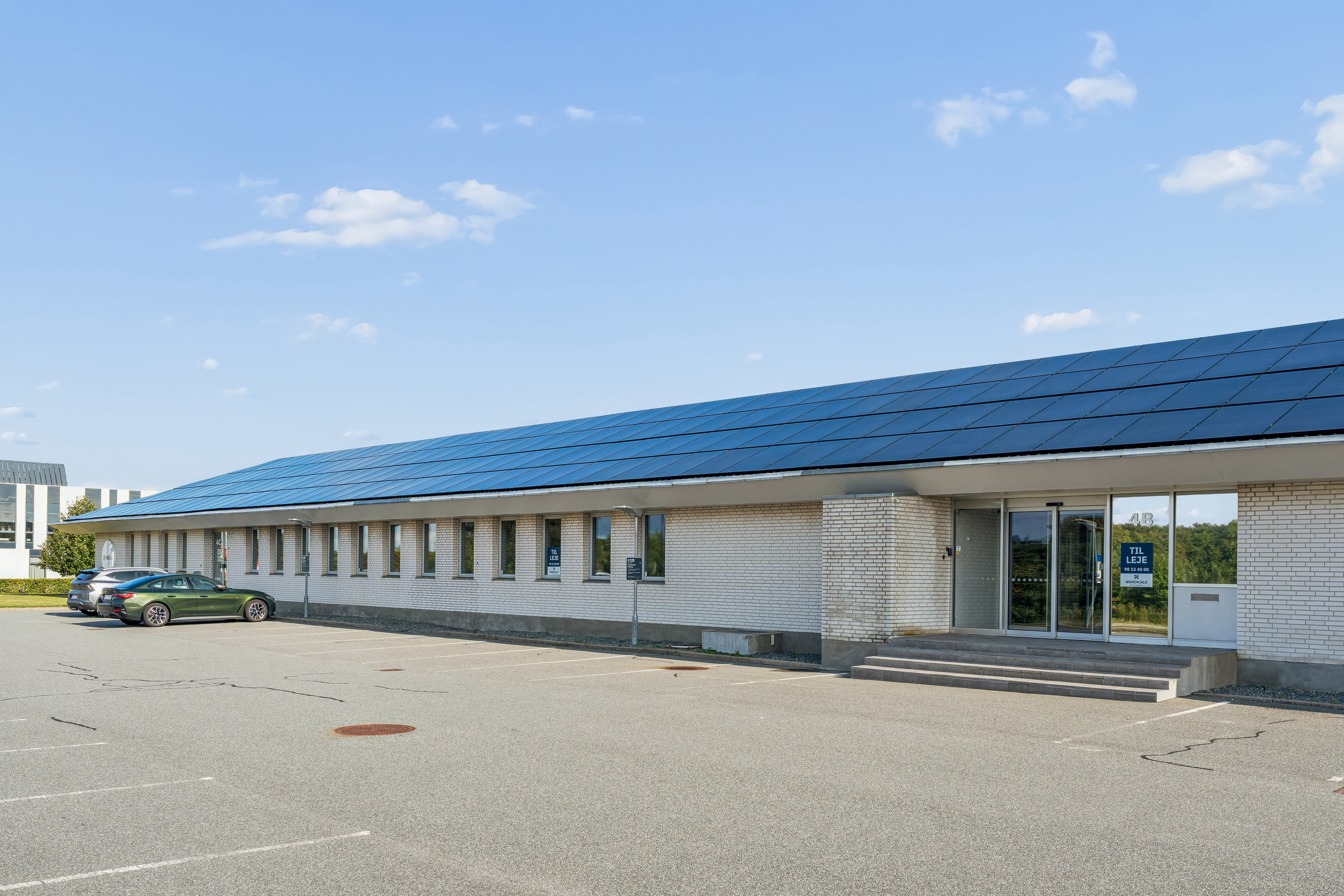 Post kummerċjali, 423 m²