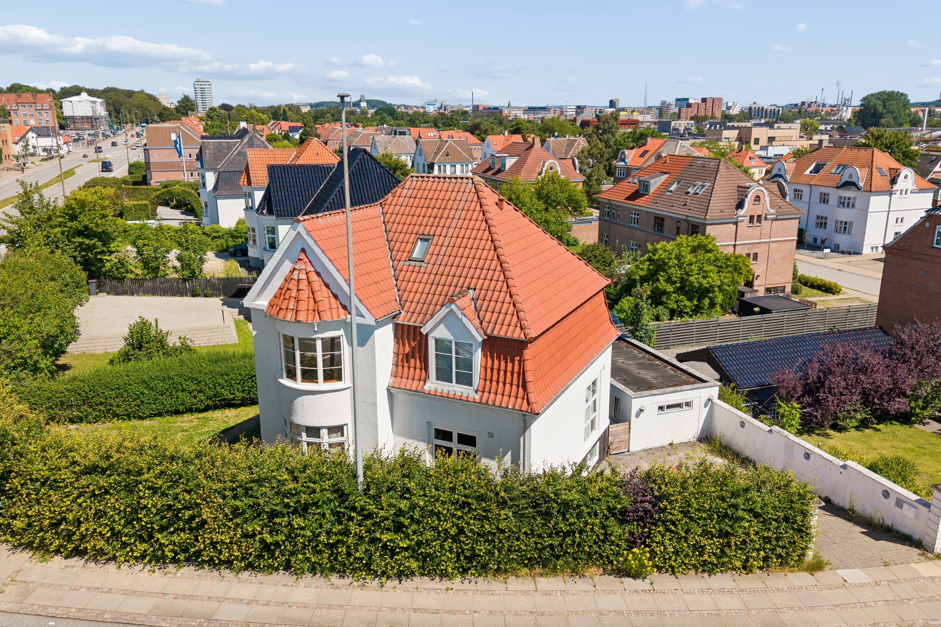 Commercial property, 187 m²