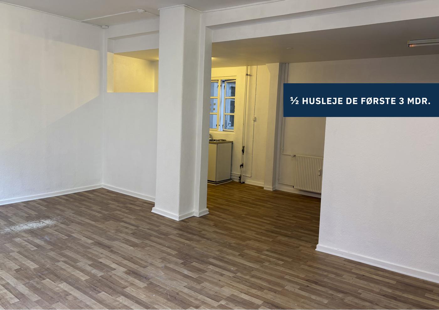 Indbydende butik i charmerende omgivelser billede 5