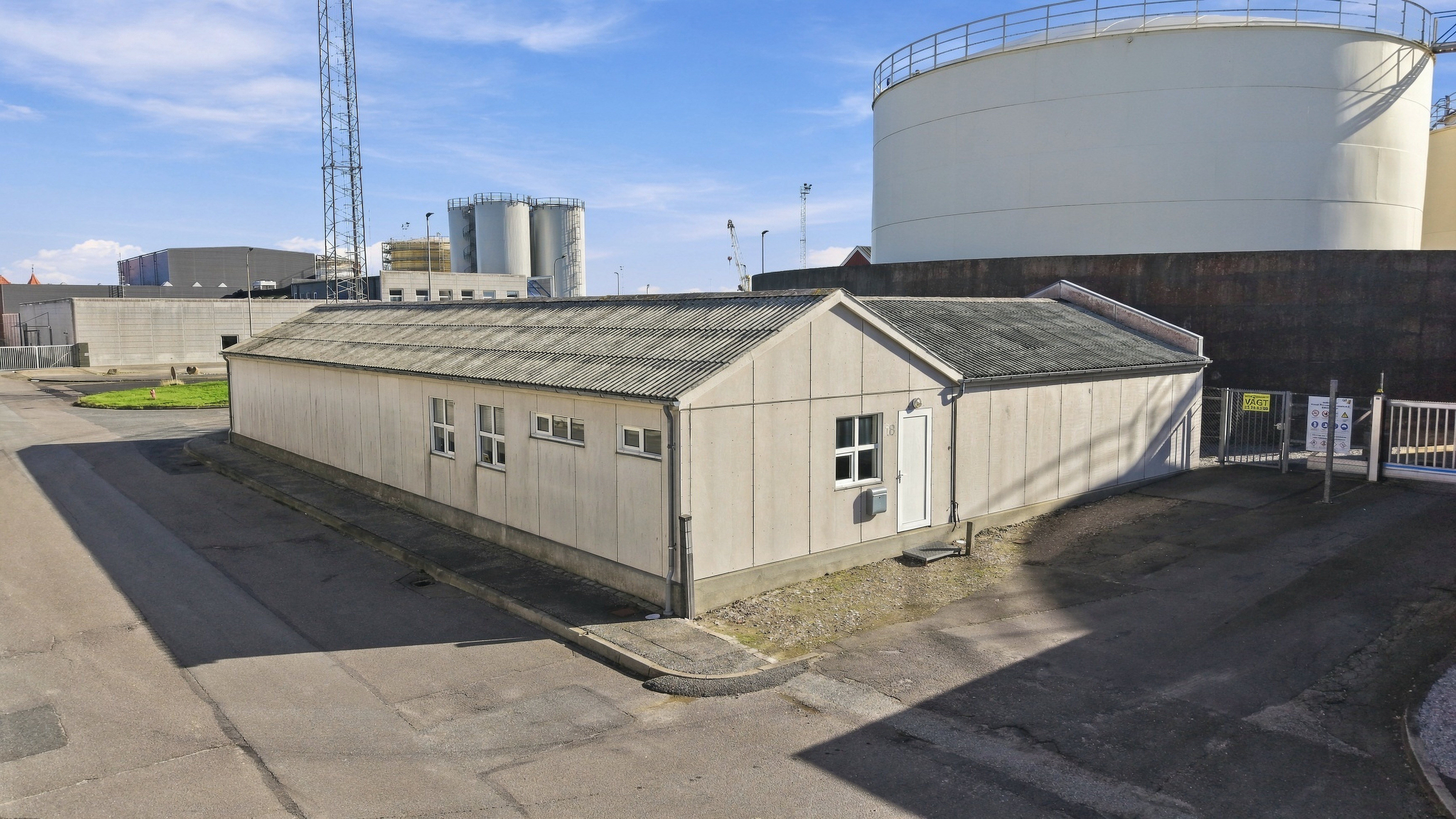 Commercial property, 293 m²