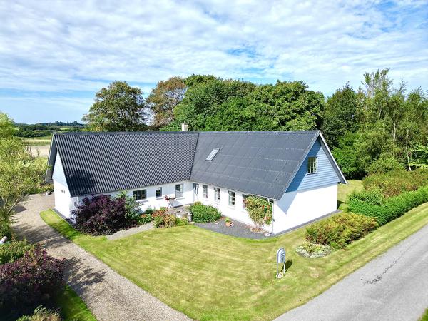 Engesvangvej 5 Villa