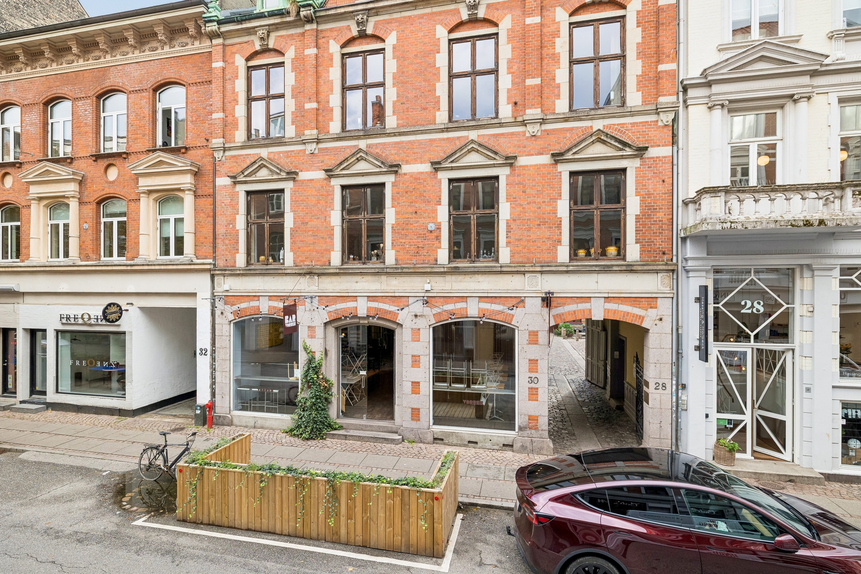 Post kummerċjali, 375 m²