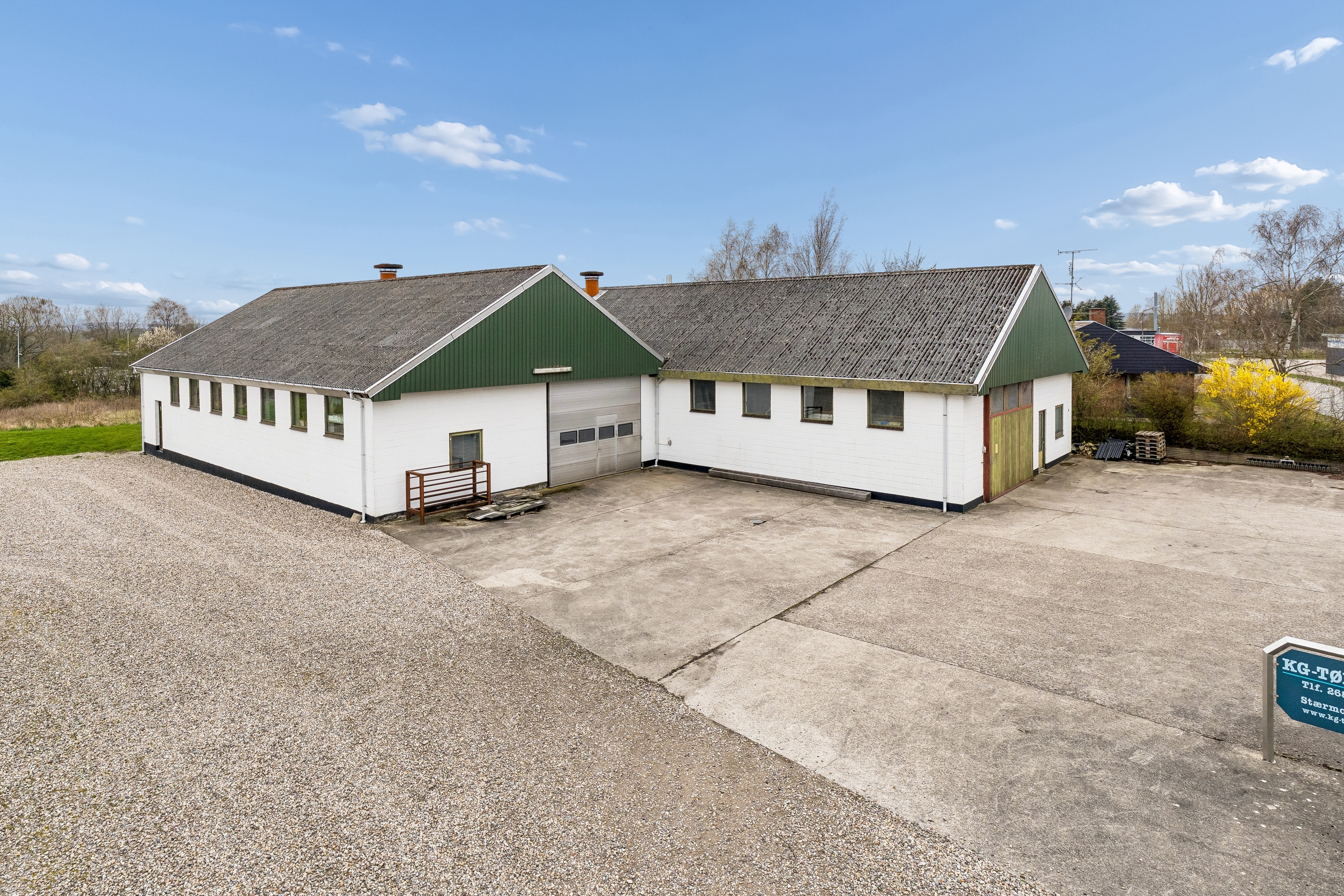 Post kummerċjali, 654 m²