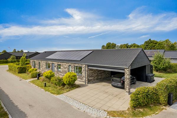 Nicolinevej 19, Strøby Egede Villa