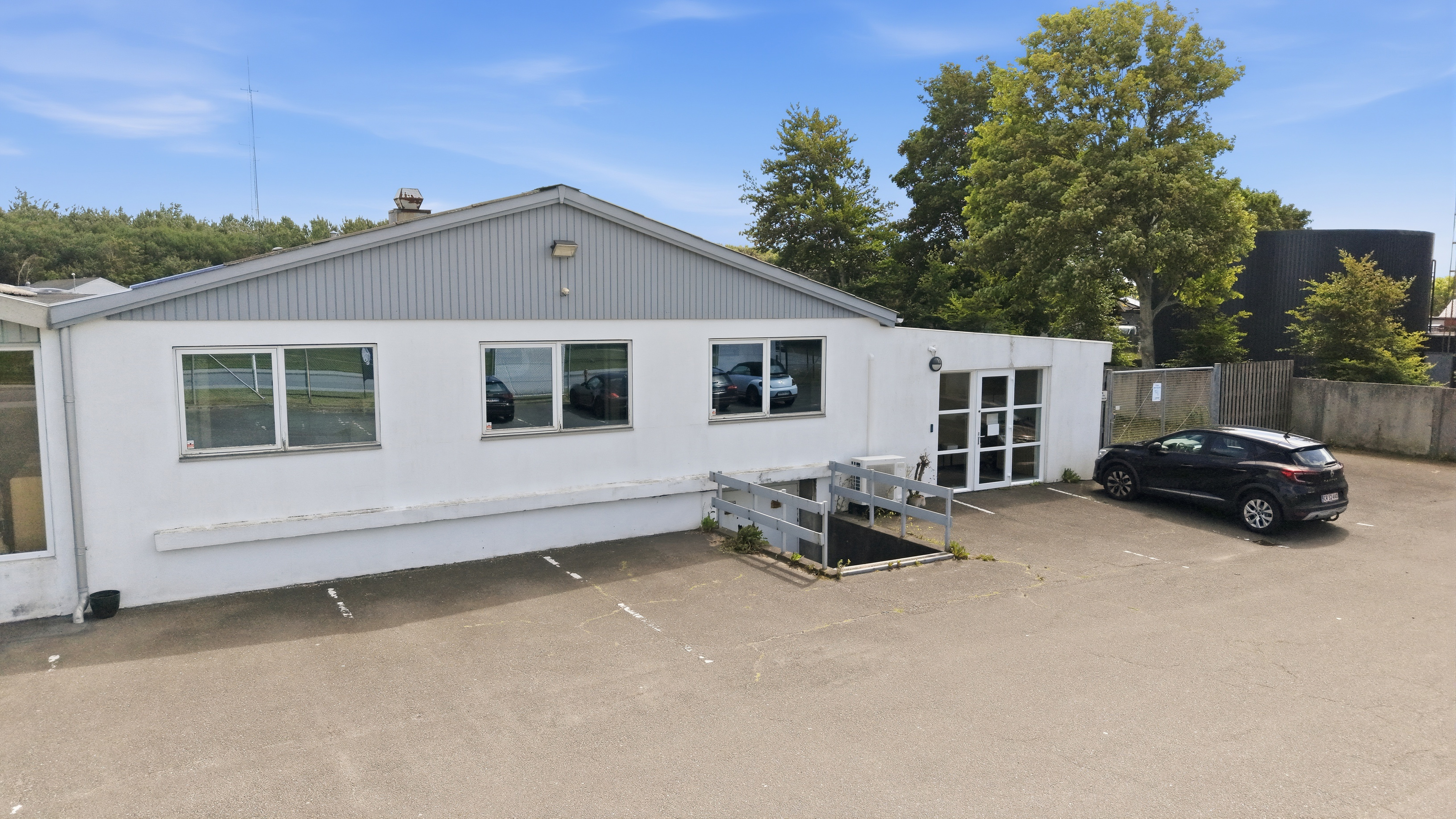 Commercial property, 175 m²