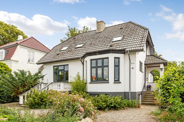 Nørre Alle 8, Strib Villa