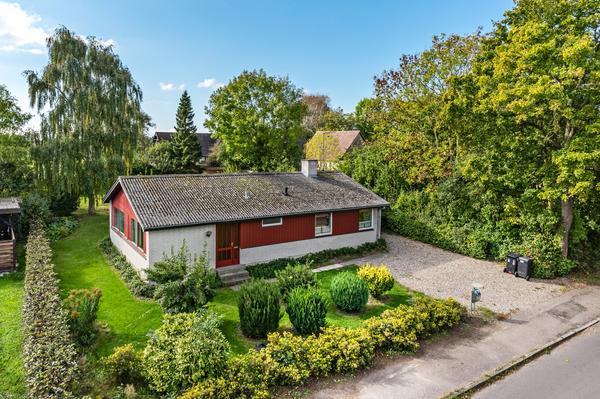 Bjerge Byvej 8, Bjerge Villa
