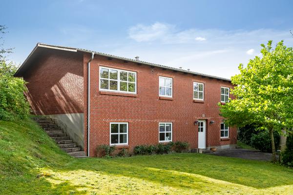 Mosevænget 18, Strib Villa