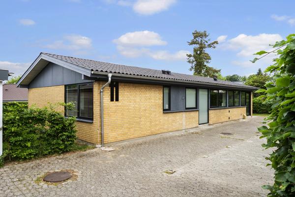 Rytterknægten 11,  Villa