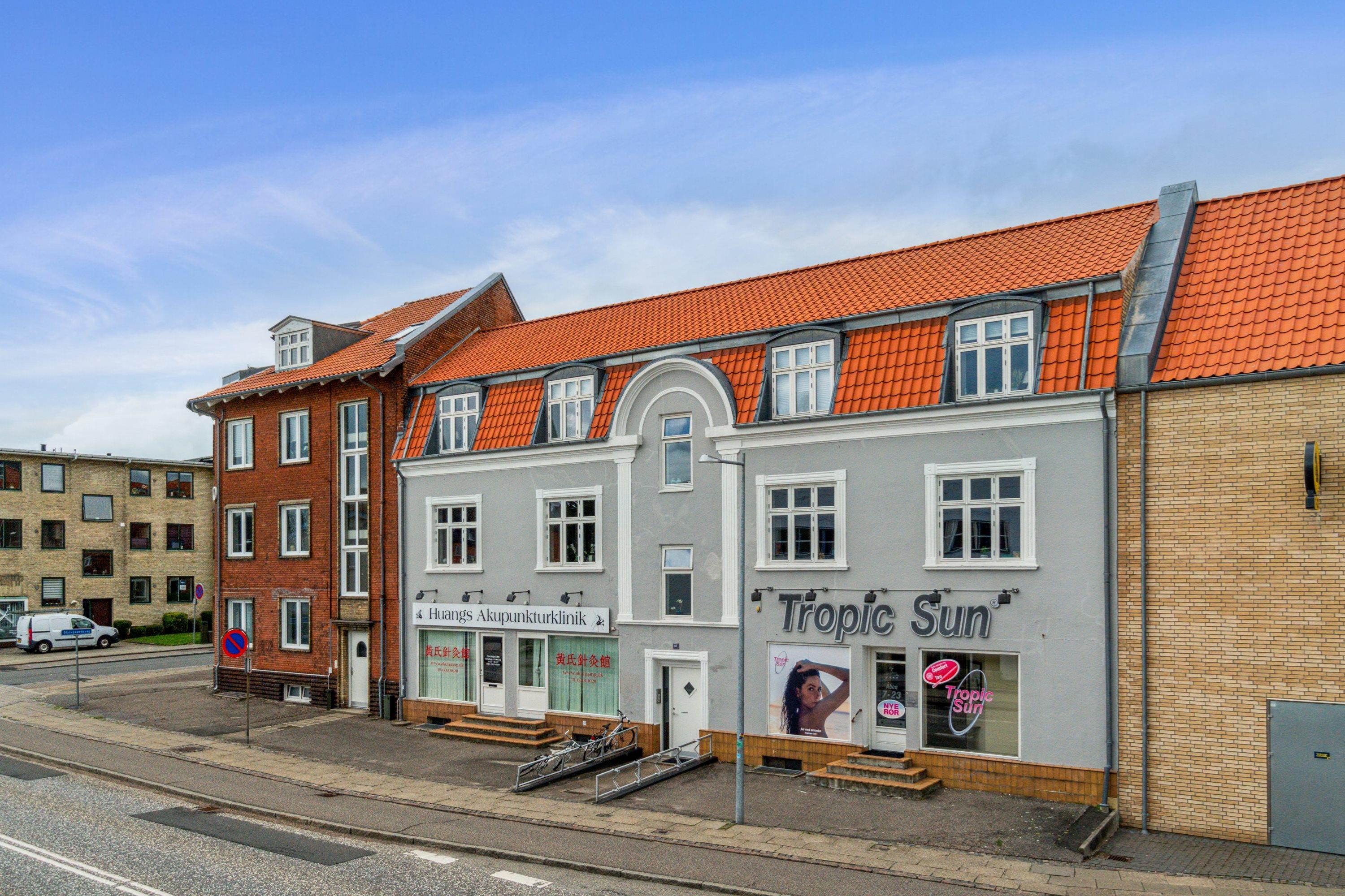 Local comercial, 911 m²