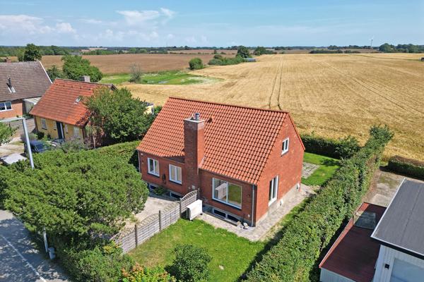 Hovedvejen 123, Osted Villa