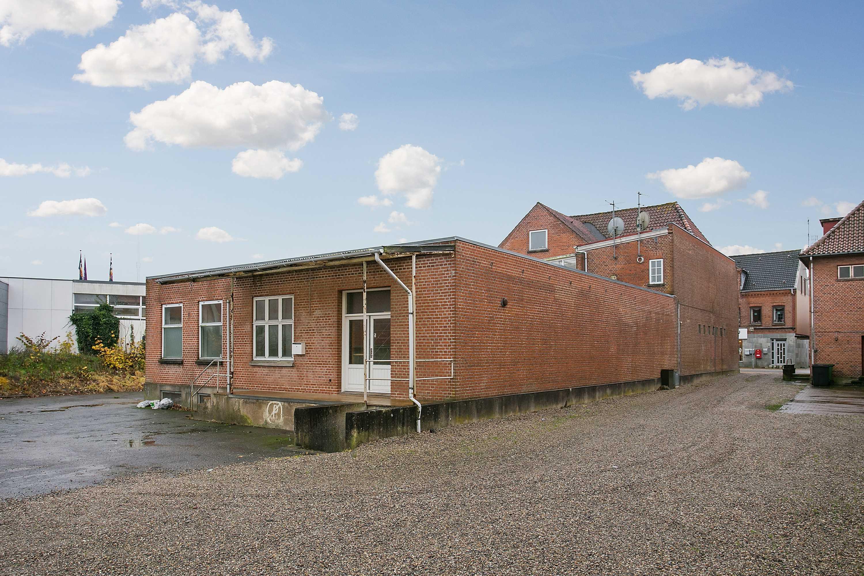 Lokal, 410 m²
