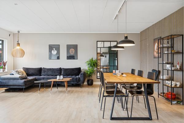 Fyrrehusene 9,  Villa