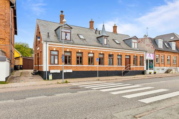 Roskildevej 13, 1. tv. Ejerlejlighed