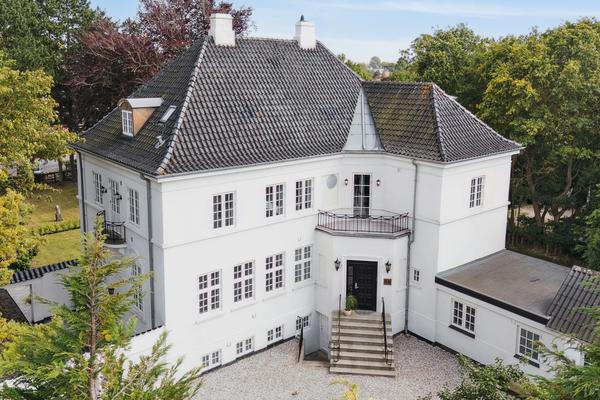 Jernbane Alle 6, 1. th. Ejerlejlighed
