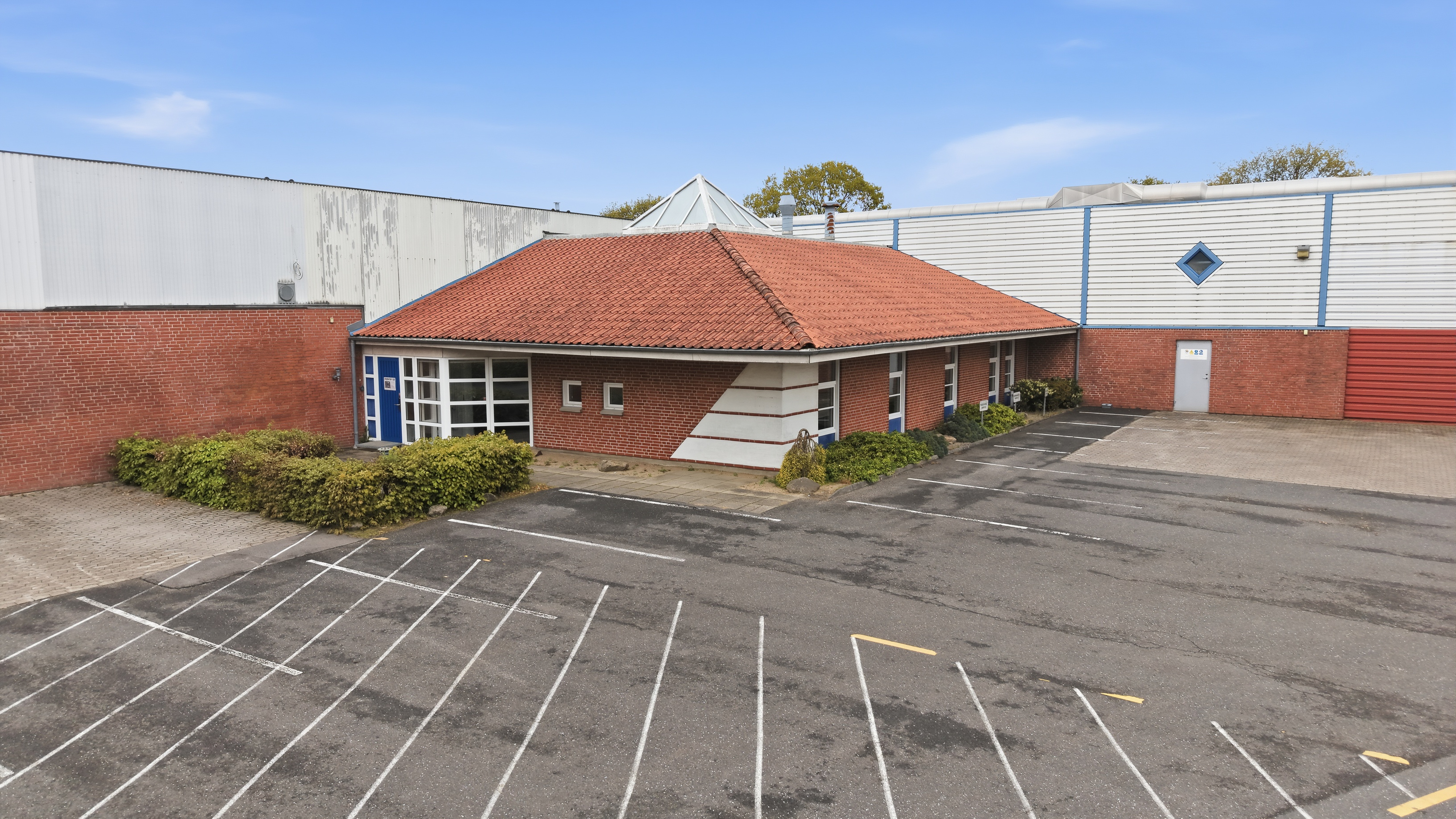 Commercial property, 180 m²