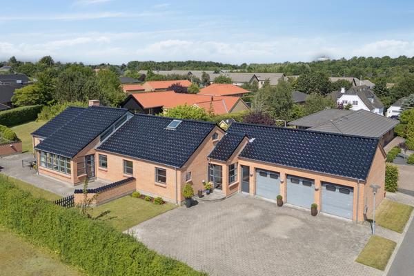 Auroravej 54, Gug Villa